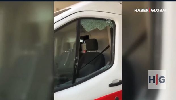 Diş ağrısından əziyyət çəkən şəxs təcili tibbi yardım xidmətinin avtomobillərini yarasız hala saldı - VİDEO