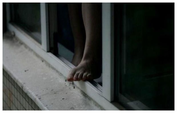 Россиянка во второй раз упала с 12-го этажа и выжила