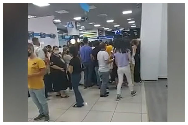 “ASAN Xidmət”də karantin qaydaları pozuldu – VİDEO