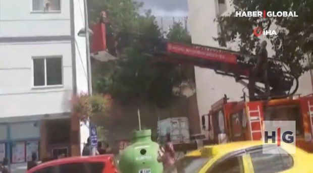 Məhəllə sakinləri və yanğınsöndürənlər iki yaşlı uşağa görə səfərbər oldular - VİDEO