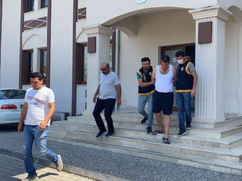 Anasını on bıçaq zərbəsi ilə öldürən gəncdən qandonduran etiraf - VİDEO