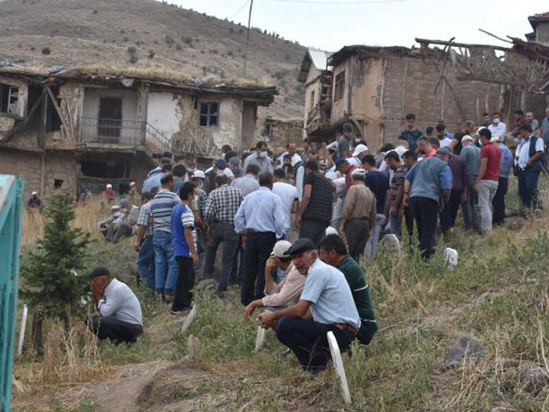 Həyat yoldaşı və körpəsini öldürərək intihar etdi - Dəfn yeri mübahisə yaratdı - VİDEO