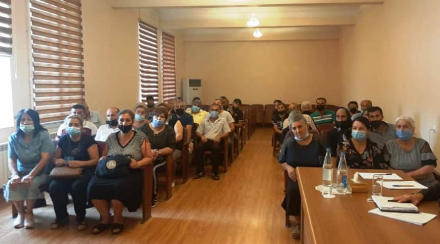 Gəncənin Ermənistan silahlı qüvvələri tərəfindən raket atəşinə tutulması nəticəsində zərərçəkən sakinlərlə növbəti görüş keçirilib - FOTO (ÖZƏL)