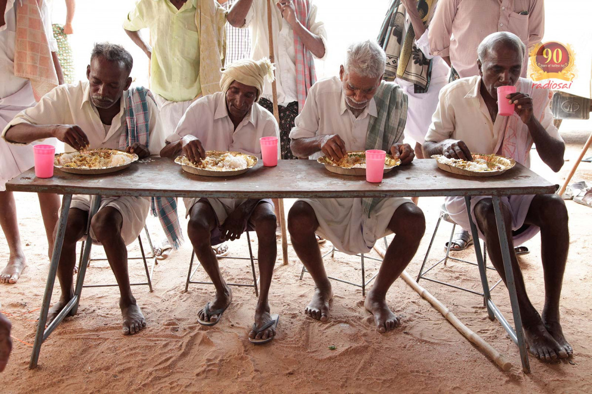 Hindistanda 50-dən çox insan meyvə-tərəvəzdən zəhərlənib