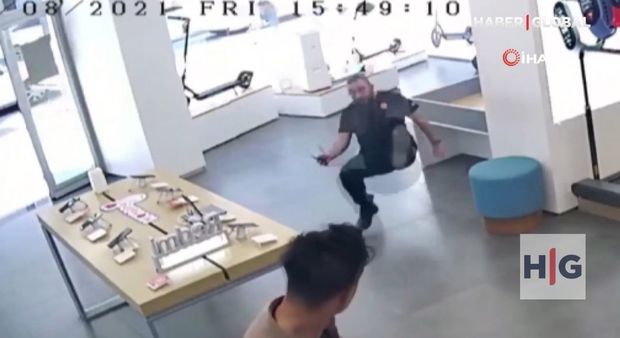 Balaca canlı mağazada təşviş yaratdı - VİDEO