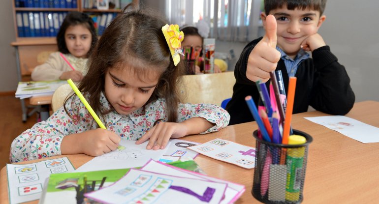 Övladı məktəbə gedəcək valideynlərin NƏZƏRİNƏ! - QİYMƏTLƏR AÇIQLANDI