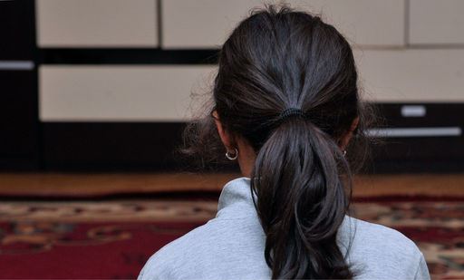 İki azyaşlı uşağı döyən ögey anaya qarşı cinayət işi açıldı – VİDEO