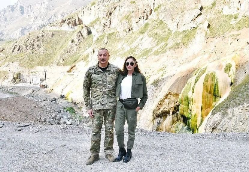 ONUN BÖYÜK ÜRƏYİ - Qənirə Paşayeva yazır