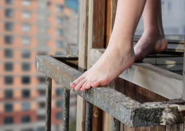 В Баку женщина совершила суицид