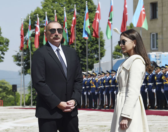 İlham Əliyev və Mehriban Əliyeva şəhid ailələrinə və qazilərə mənzillər təqdim ediblər - YENİLƏNİB + FOTO