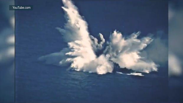 ABŞ hərbçiləri təlimdə öz döyüş gəmisini hədəfə aldı - VİDEO