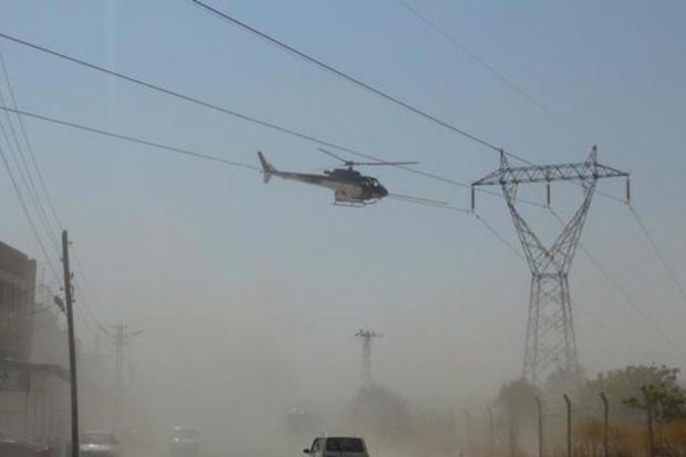 Helikopterin yüksək gərginlikli enerji xətlərinə ilişib qaldığını zənn edən sakinlər təşvişə düşdülər - VİDEO