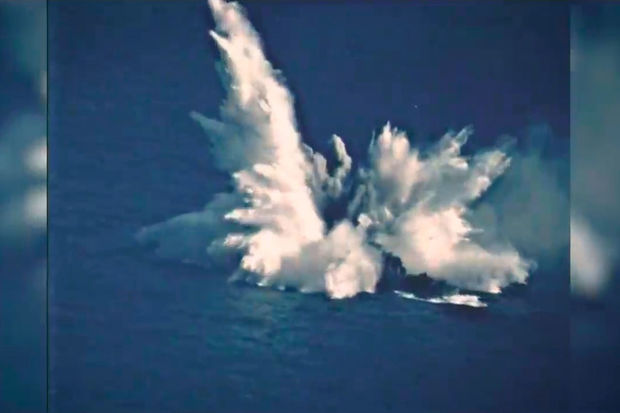 Американский фрегат разнесли во время учений - ВИДЕО