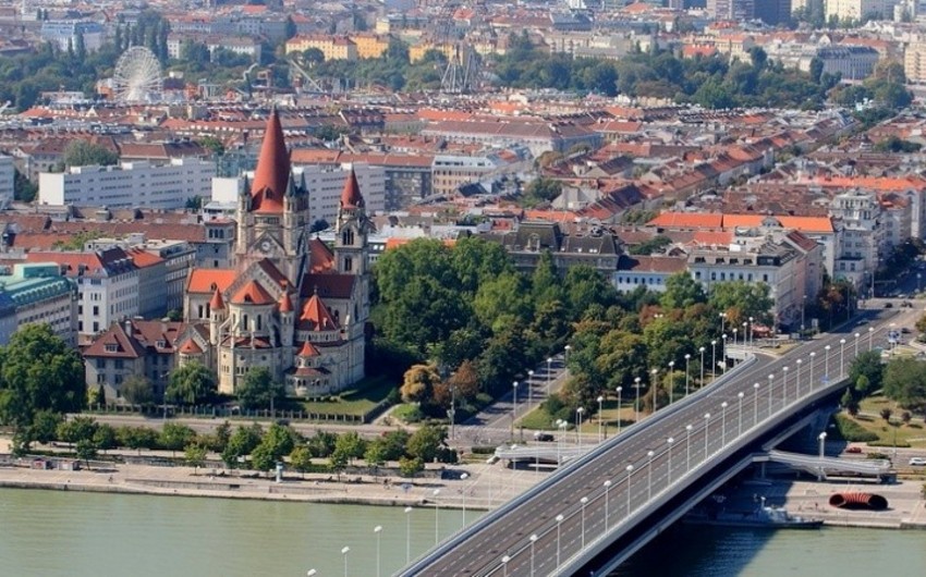 Avstriyanın keçmiş vitse-kansleri korrupsiya ittihamı ilə həbs edilib