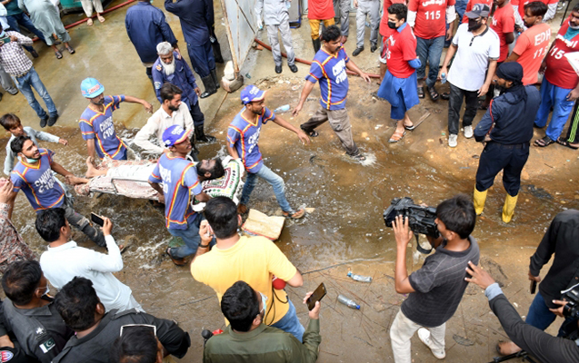 Pakistanda fabrikdə yanğın, 17 ölü - Fotolar