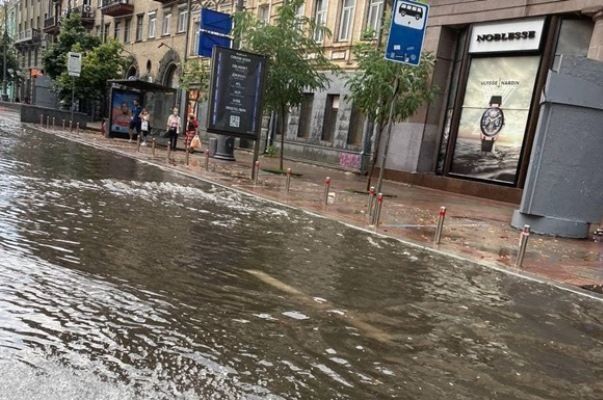 Kiyev suyun altında qaldı – VİDEO