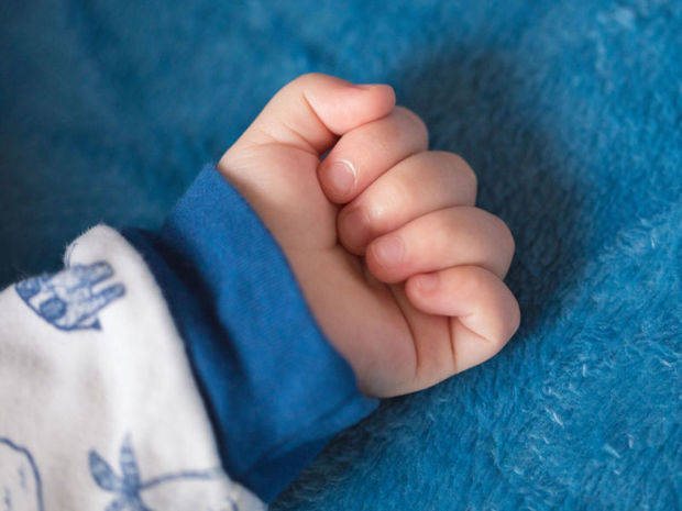 Bakıda 2 yaşlı körpə ağır xəsarət aldı