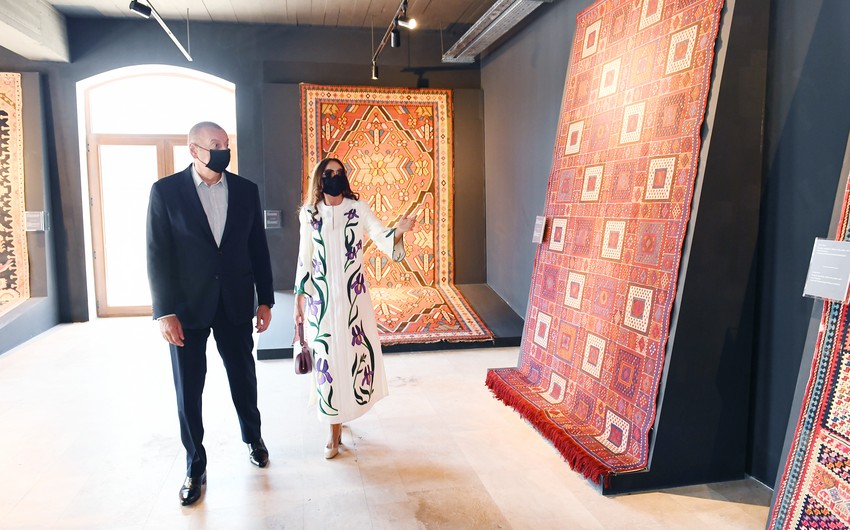 Heydər Əliyev Fondunun təşkilatçılığı ilə Şuşada sərgilər açılıb