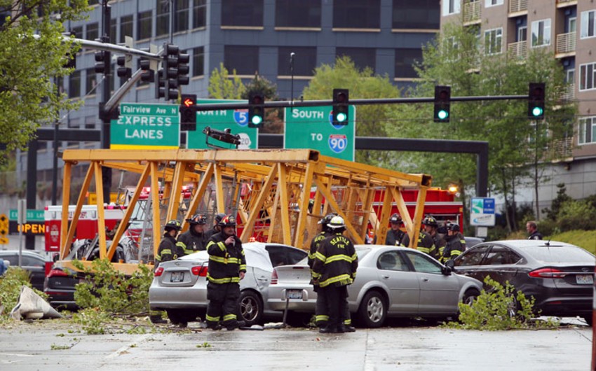 Mexikoda kranın düşməsi nəticəsində ölənlər və yaralananlar var