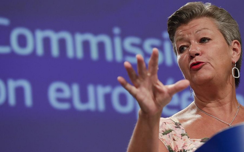 Avropa Komissarı Əfqanıstandan olan qaçqınlar üçün kvotaları artırmağa çağırıb