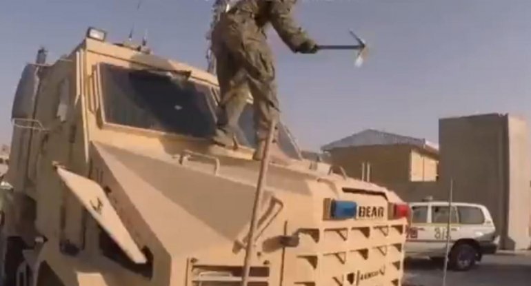 ABŞ əsgərləri Əfqanıstandan çıxarkən görün nə etdi - VİDEO