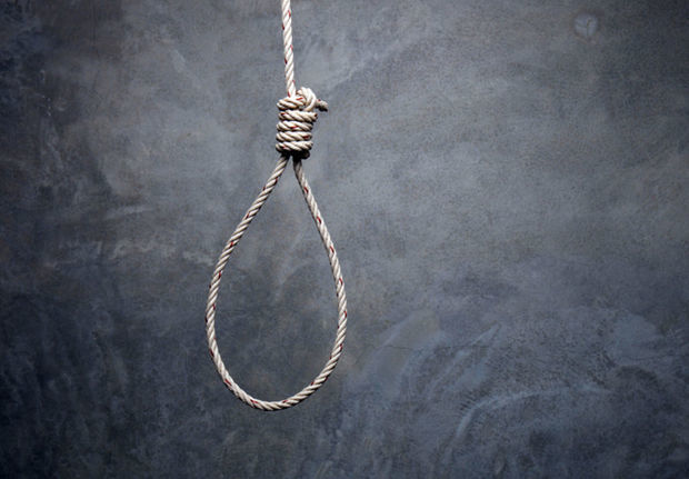 Azərbaycanda məktəbli qız özünü asdı