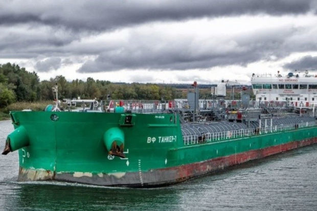 Həştərxandan Bakıya gələn teploxod saya oturub