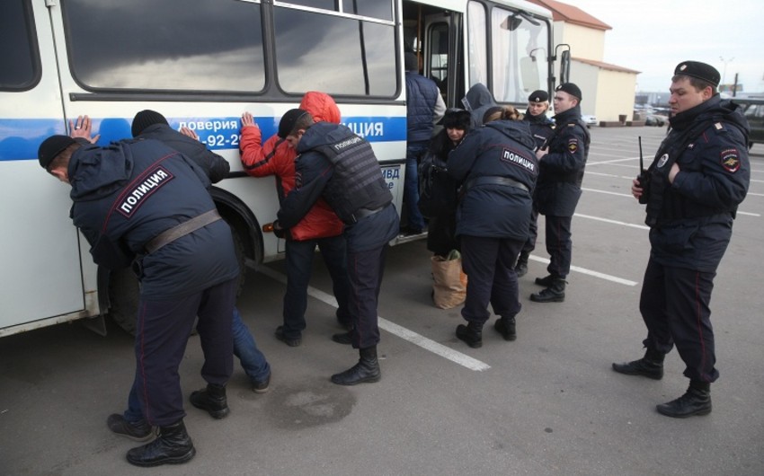 Rusiyada miqrantlardan barmaq izlərini göstərən çipli kart almaq tələb olunacaq
