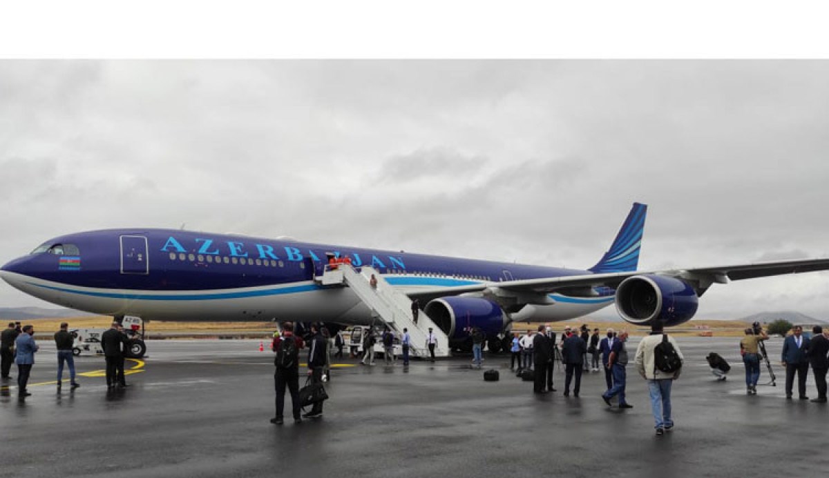“Qarabağ” sərnişin təyyarəsi Füzuli Beynəlxalq Hava Limanından Bakıya qayıdıb