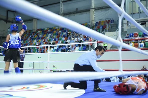 Кадры боя, в котором азербайджанский спортсмен нокаутировал армянина - ВИДЕО