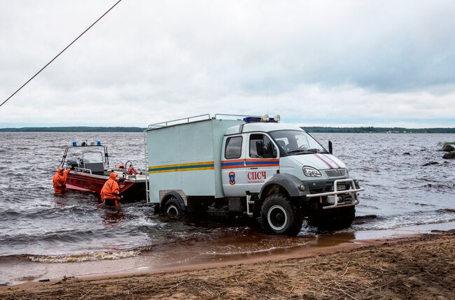 Xəzər dənizində itkin düşən və içərisində uşaqlar olan qayıq kimsəsiz adada tapıldı - VİDEO
