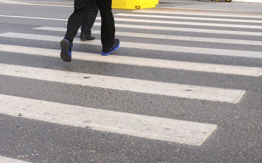 Qazaxda piyadanı avtomobil vurub