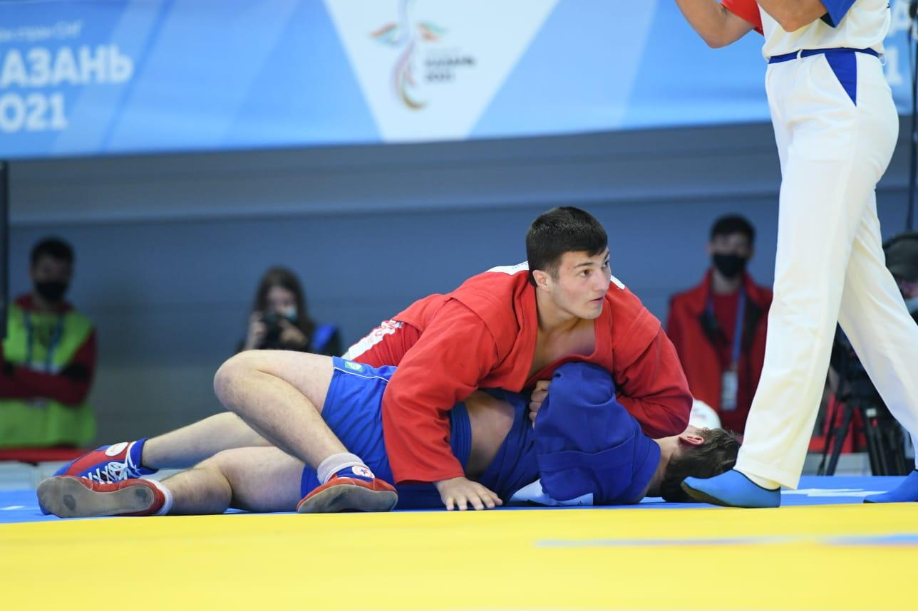 Azərbaycan idmançısının ermənini yerə çırpıdığı an - VİDEO