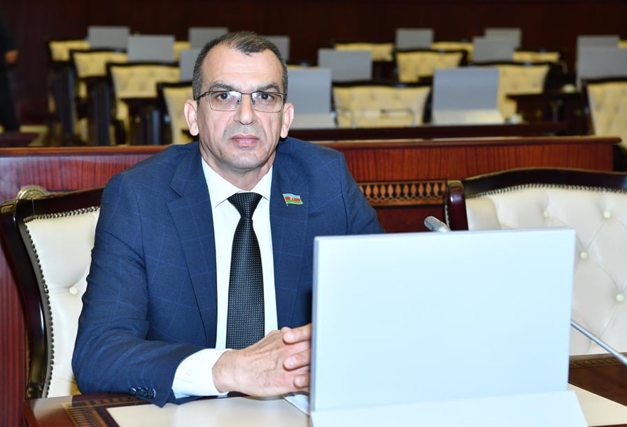 ​Sifarişlə deputat 