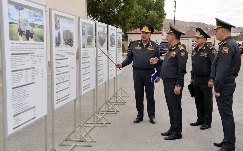 Zakir Həsənov Rabitə qoşunlarının hərbi hissəsində olub