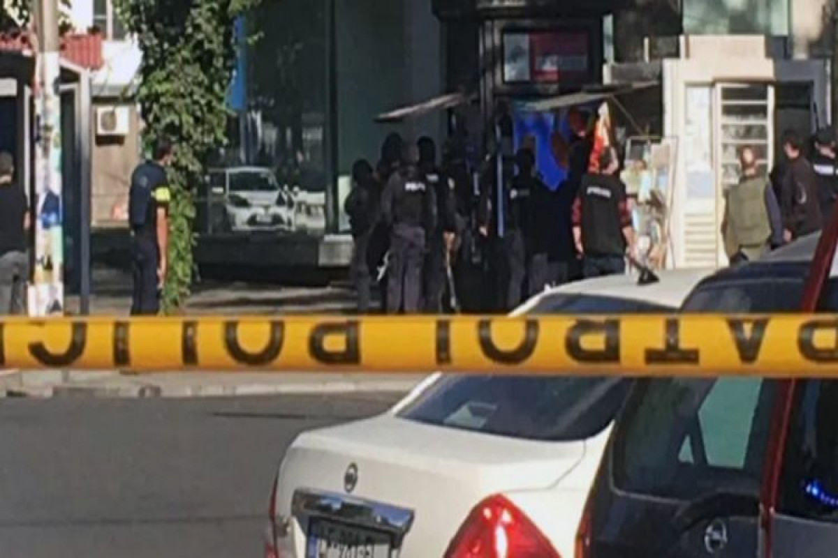 Gürcüstanda banka silahlı basqın edən şəxs girovların hamısını sərbəst buraxıb - YENİLƏNİB