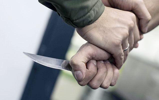 Anasını döydüyü üçün atasını bıçaqladı