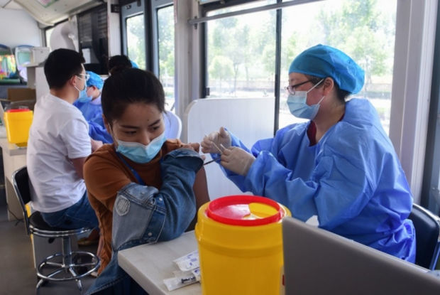 В Узбекистане вакцинированным от коронавируса студентам сделают скидку на обучение