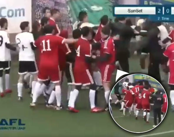 Qazaxıstanda futbol matçı kütləvi dava ilə bitdi – VİDEO