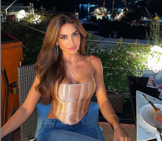 Pərvin Abıyeva hamam xalatında görüntülərini YAYDI - FOTOLAR