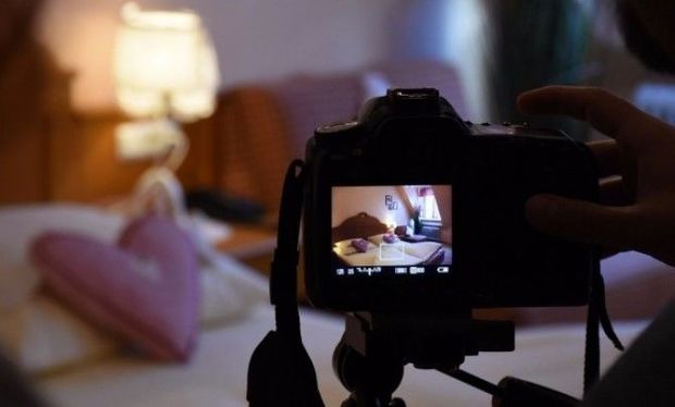 Azərbaycanda qadın 80 yaşlı ərini intim görüntüləri ilə şantaj etdi