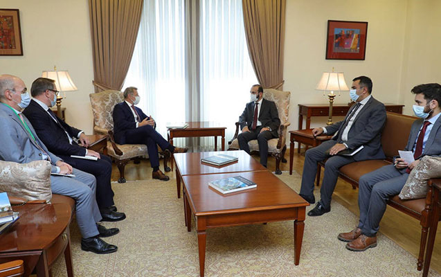 Ermənistan XİN rəhbəri fransalı həmsədrlə görüşdü