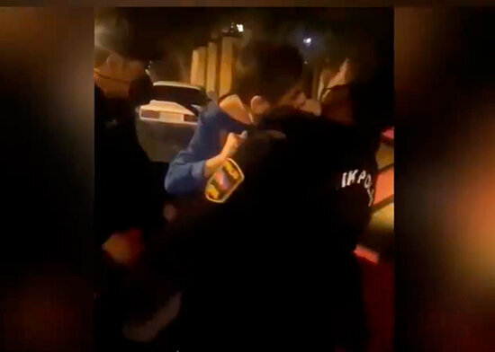 Bakıda ana fiziki məhdudiyyətli uşağını niyə maşında qoyaraq gedib? - Səbəb açıqlandı - VİDEO