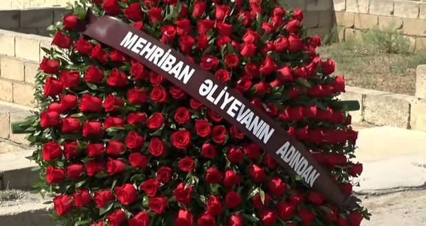 Mehriban Əliyeva Yaqub Zurufçunun dəfn mərasiminə əklil göndərib - FOTO