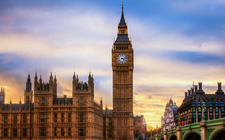 Çin səfirinə Böyük Britaniya parlamentinə daxil olmaq qadağası qoyulub