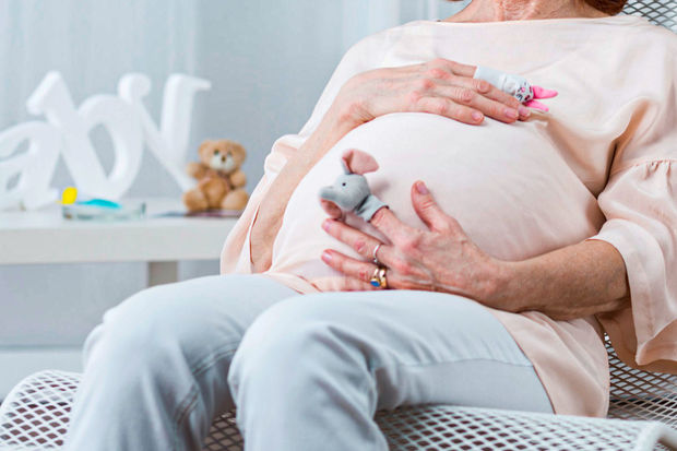 72 yaşlı həyat yoldaşından hamilə qalan yaşlı qadın: Bu, möcüzədir, sürprizdir - FOTO