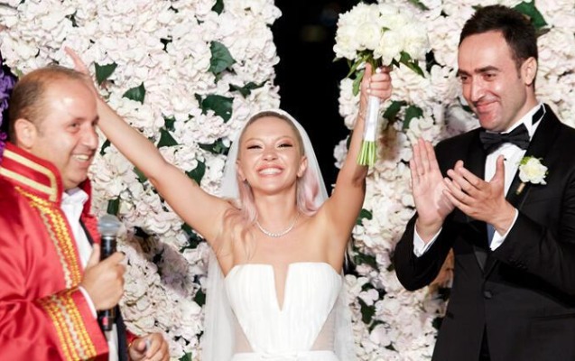 Toyunda ürəkdən “hə” deməsi minlərlə baxış sayı topladı - Video