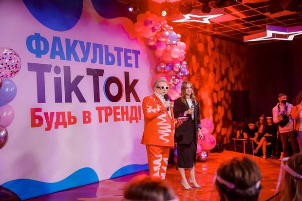 Ukrayna universitetində “Tik-Tok” fakültəsi açıldı - VİDEO