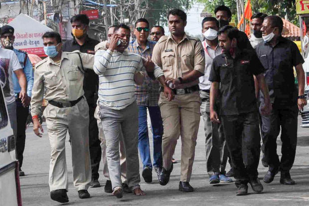 Полицейские годами арестовывали невиновного брата-близнеца вместо мошенника