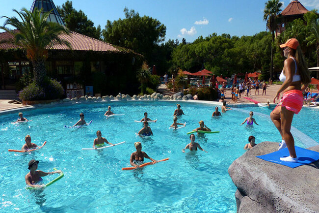 Rusiyalı uşaq Türkiyədə VALİDEYNLƏRİNİN GÖZÜ QARŞISINDA qəfildən öldü